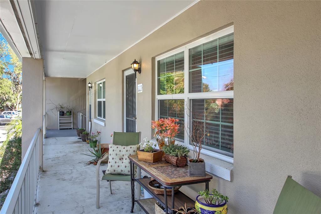 For Sale: $199,000 (1 beds, 1 baths, 645 Square Feet)