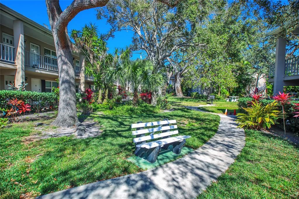 For Sale: $199,000 (1 beds, 1 baths, 645 Square Feet)