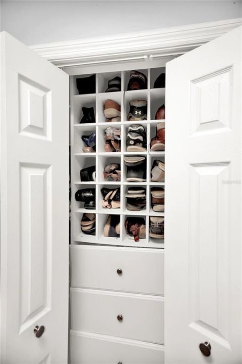 For Sale: $199,000 (1 beds, 1 baths, 645 Square Feet)