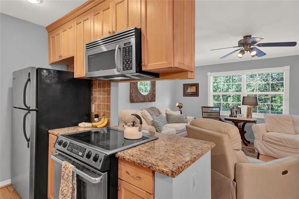 For Sale: $199,000 (1 beds, 1 baths, 645 Square Feet)