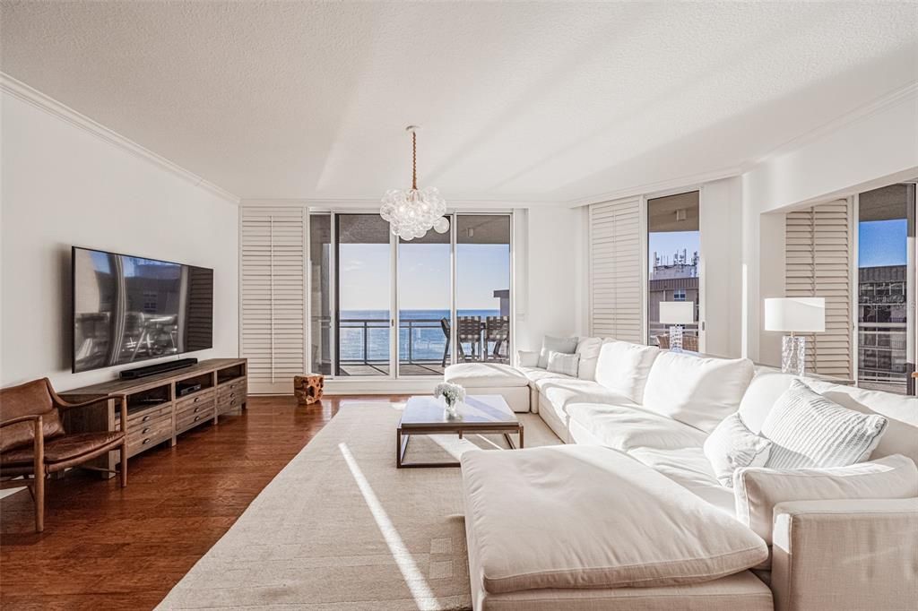 出租: $35,000 (3 贝兹, 3 浴室, 3302 平方英尺)