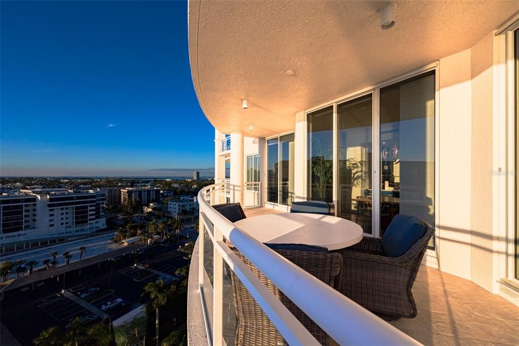 出租: $35,000 (3 贝兹, 3 浴室, 3302 平方英尺)