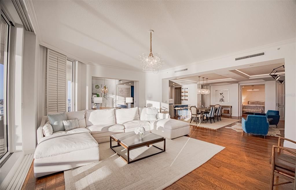 出租: $35,000 (3 贝兹, 3 浴室, 3302 平方英尺)