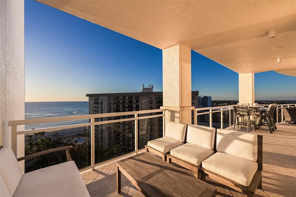 出租: $35,000 (3 贝兹, 3 浴室, 3302 平方英尺)