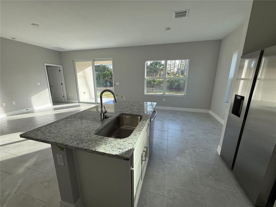 В аренду: $2,100 (3 спален, 2 ванн, 1615 Квадратных фут)