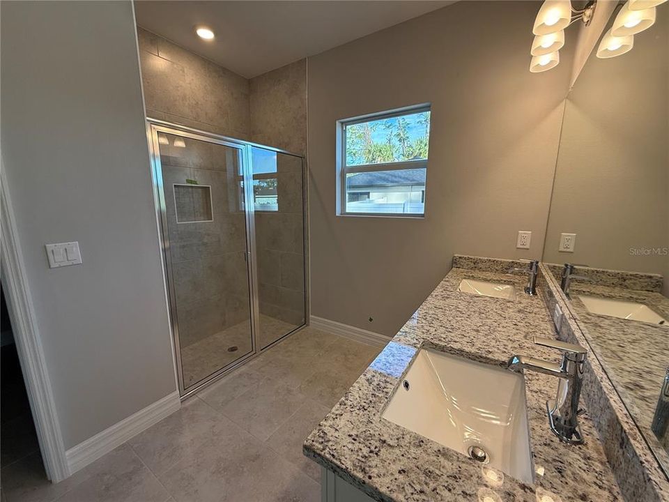 В аренду: $2,100 (3 спален, 2 ванн, 1615 Квадратных фут)