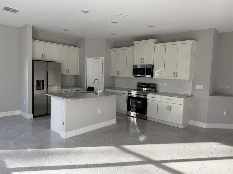 В аренду: $2,100 (3 спален, 2 ванн, 1615 Квадратных фут)