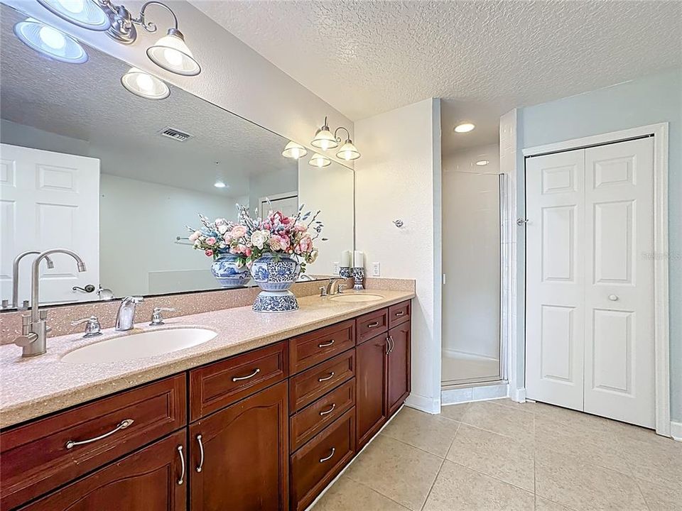 На продажу: $390,000 (3 спален, 2 ванн, 2260 Квадратных фут)