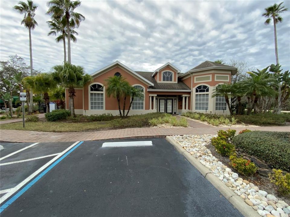 待售: $215,000 (2 贝兹, 2 浴室, 975 平方英尺)