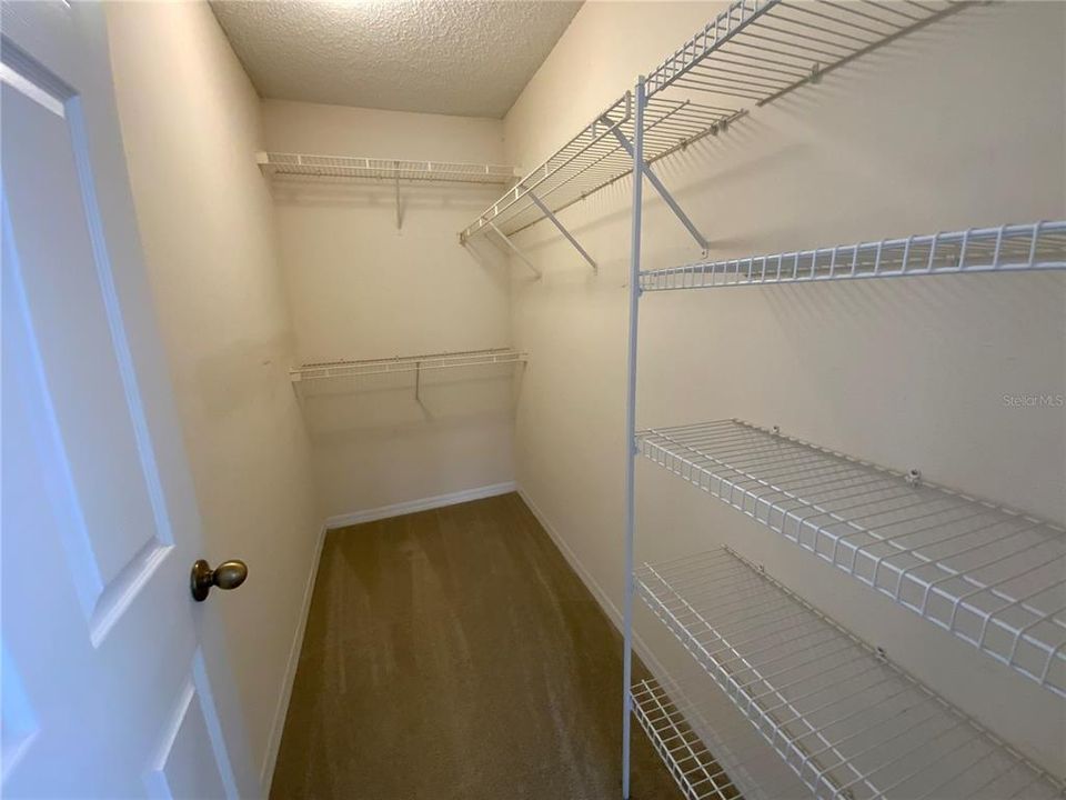 待售: $215,000 (2 贝兹, 2 浴室, 975 平方英尺)