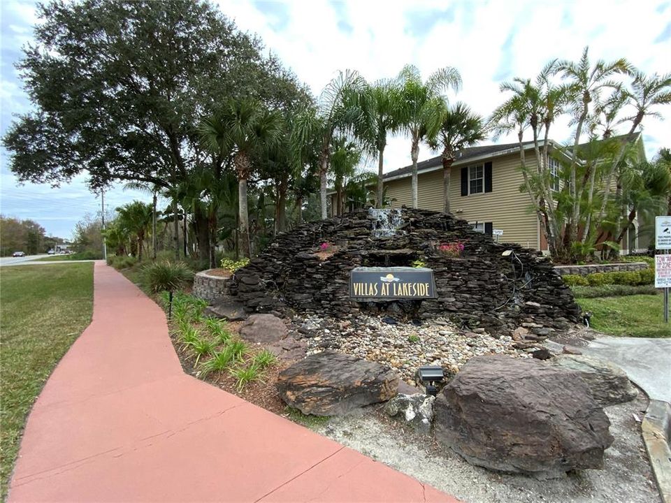 待售: $215,000 (2 贝兹, 2 浴室, 975 平方英尺)