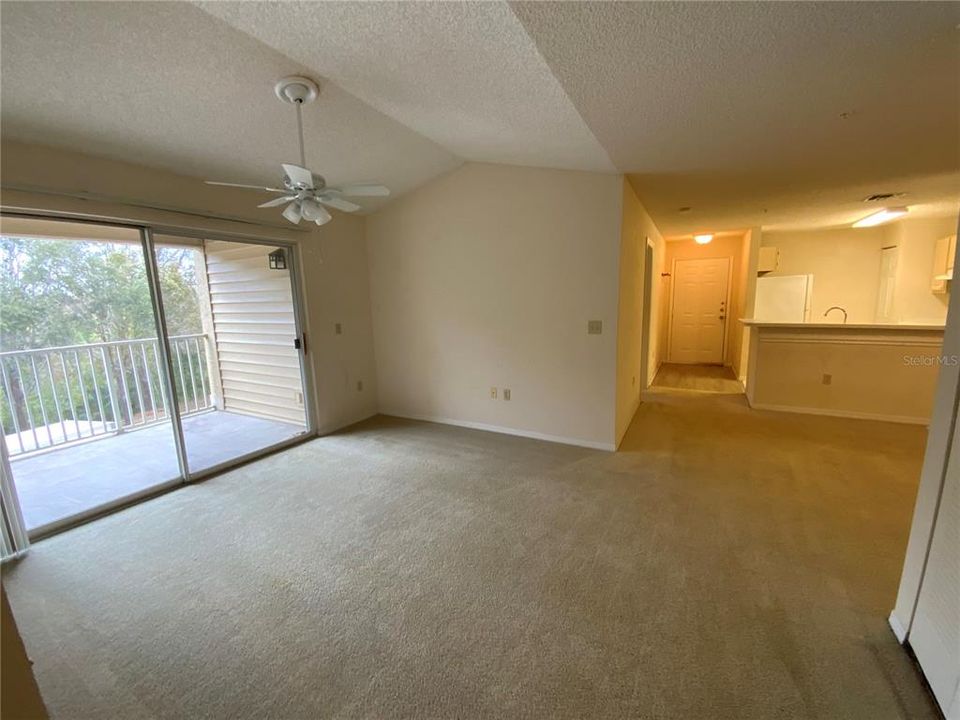 待售: $215,000 (2 贝兹, 2 浴室, 975 平方英尺)