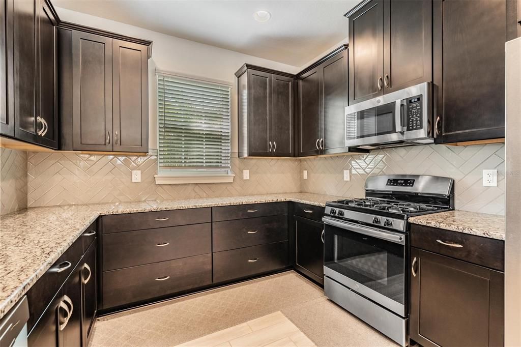 Active With Contract: $525,000 (2 beds, 2 baths, 1689 Square Feet)