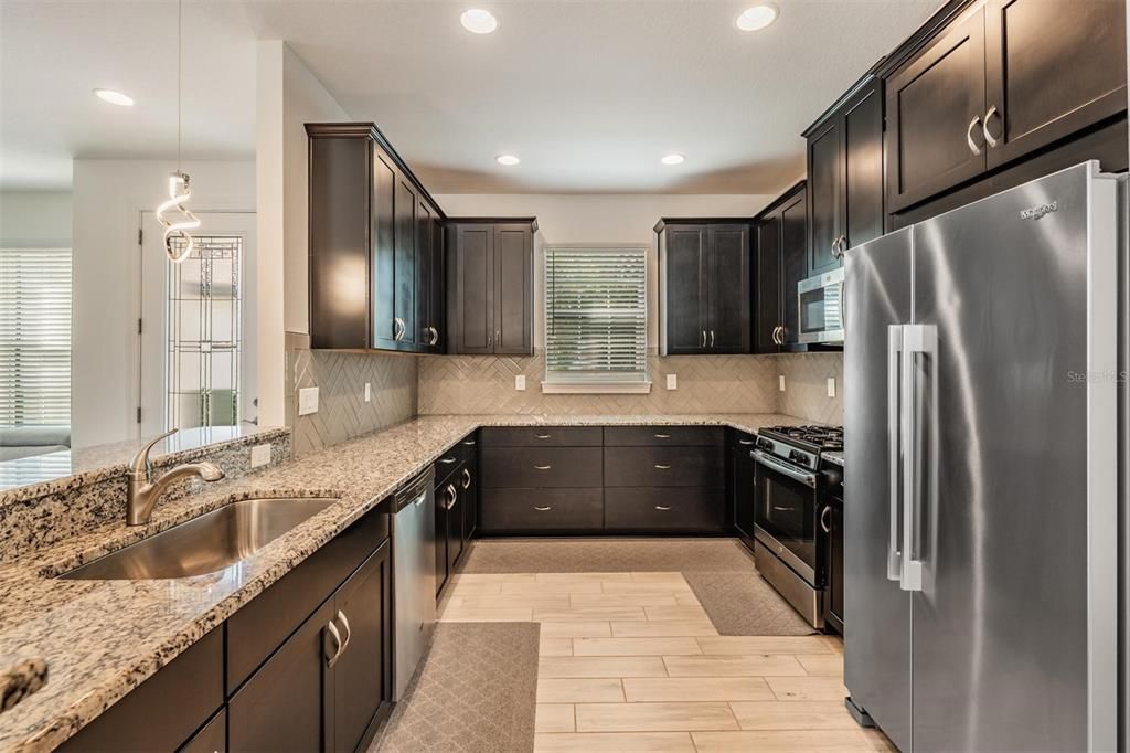 Active With Contract: $525,000 (2 beds, 2 baths, 1689 Square Feet)