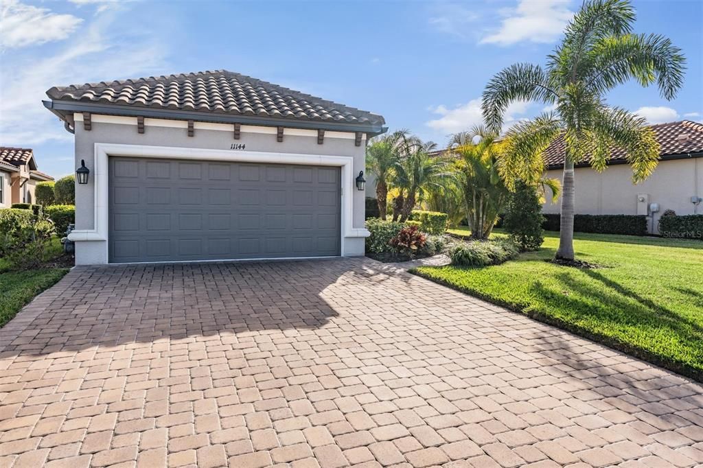 Active With Contract: $525,000 (2 beds, 2 baths, 1689 Square Feet)