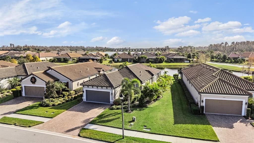 Active With Contract: $525,000 (2 beds, 2 baths, 1689 Square Feet)