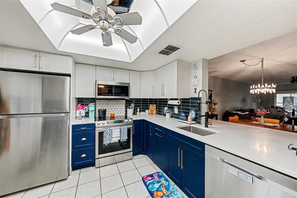 For Sale: $200,000 (2 beds, 2 baths, 1118 Square Feet)