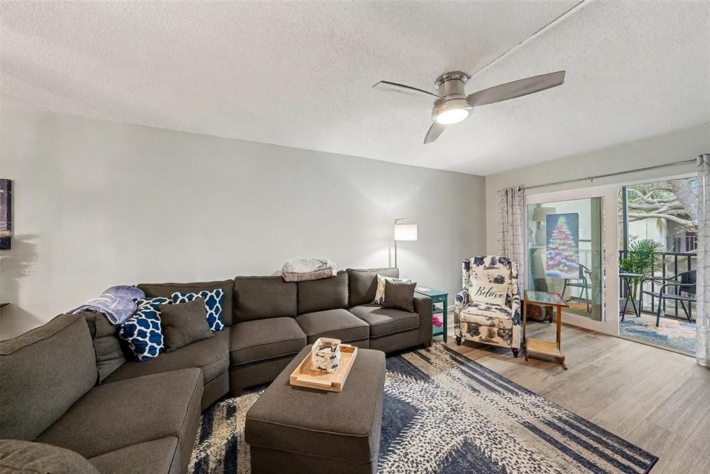 For Sale: $200,000 (2 beds, 2 baths, 1118 Square Feet)