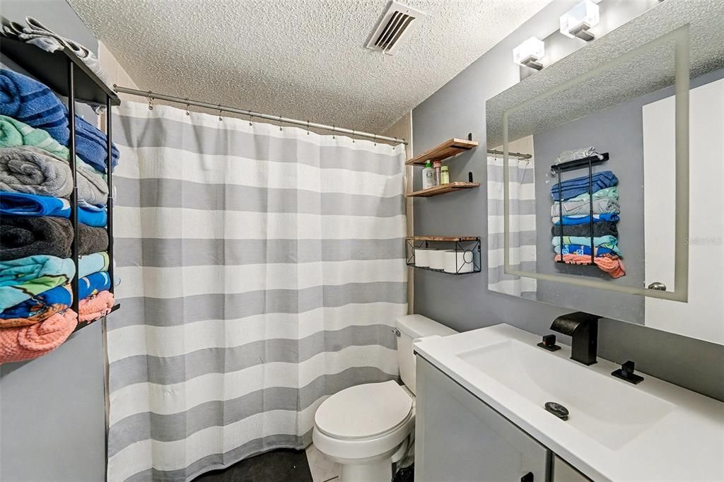 For Sale: $200,000 (2 beds, 2 baths, 1118 Square Feet)