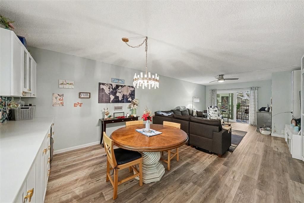 For Sale: $200,000 (2 beds, 2 baths, 1118 Square Feet)