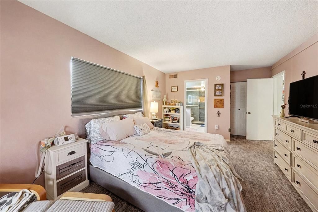 For Sale: $200,000 (2 beds, 2 baths, 1118 Square Feet)