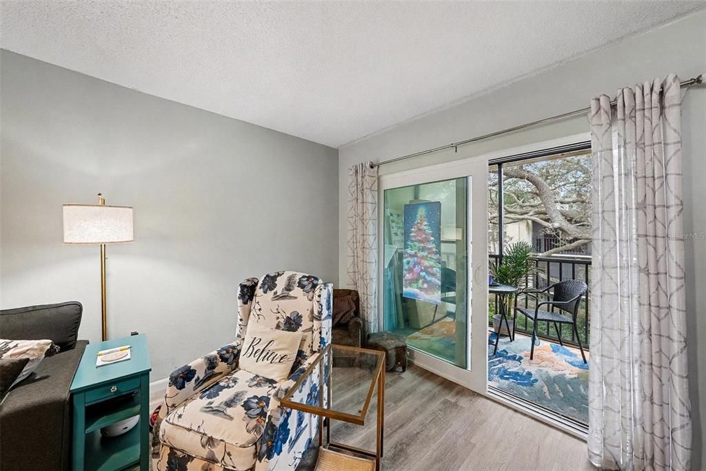 For Sale: $200,000 (2 beds, 2 baths, 1118 Square Feet)