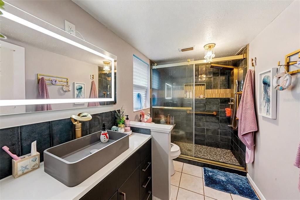 For Sale: $200,000 (2 beds, 2 baths, 1118 Square Feet)