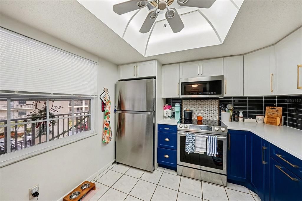 For Sale: $200,000 (2 beds, 2 baths, 1118 Square Feet)