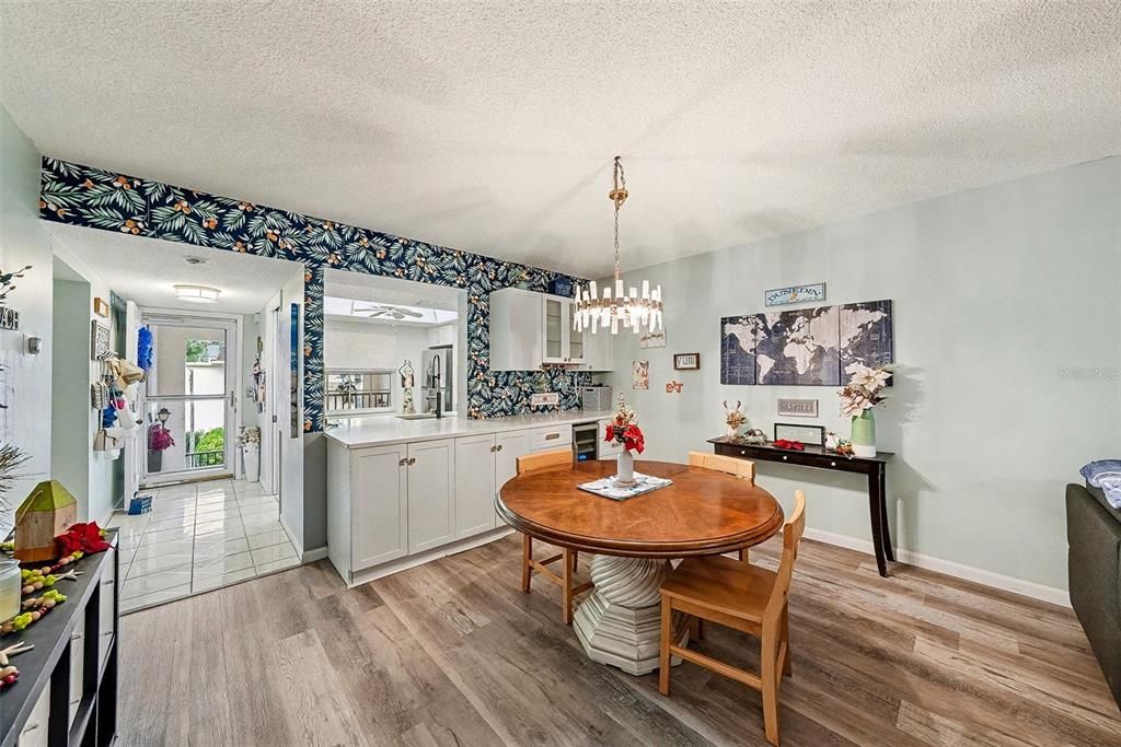 For Sale: $200,000 (2 beds, 2 baths, 1118 Square Feet)