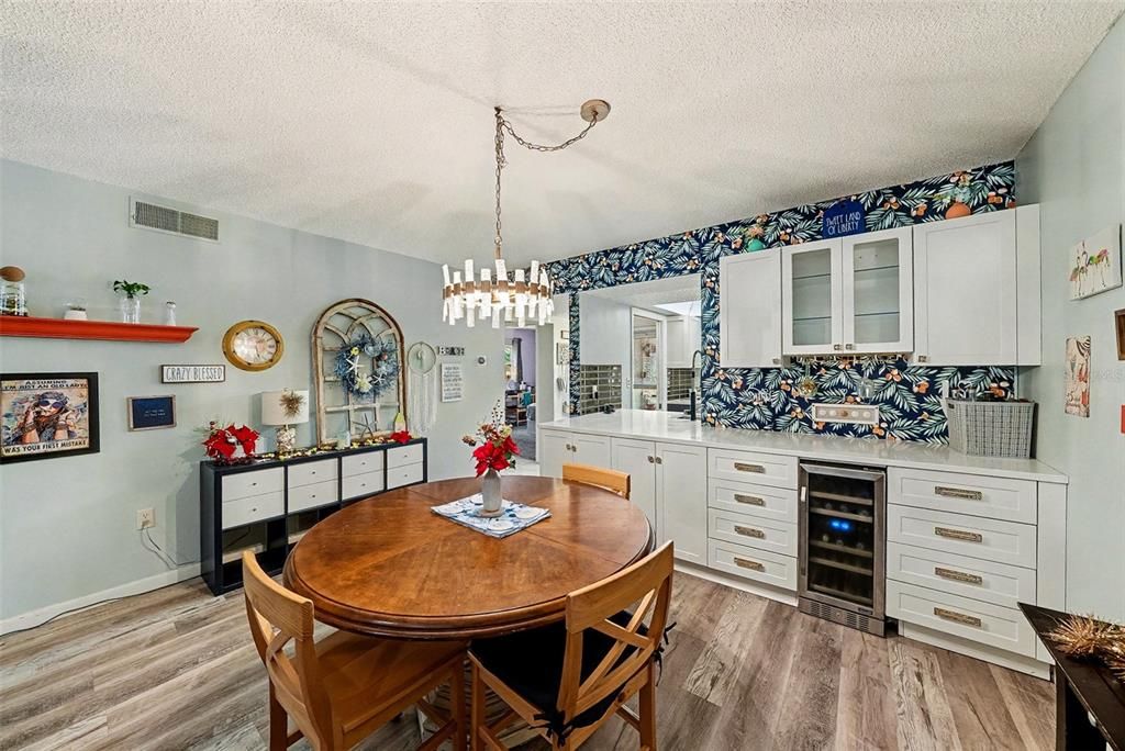 For Sale: $200,000 (2 beds, 2 baths, 1118 Square Feet)