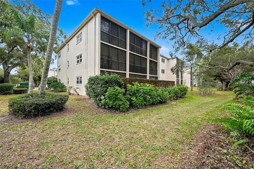 For Sale: $200,000 (2 beds, 2 baths, 1118 Square Feet)