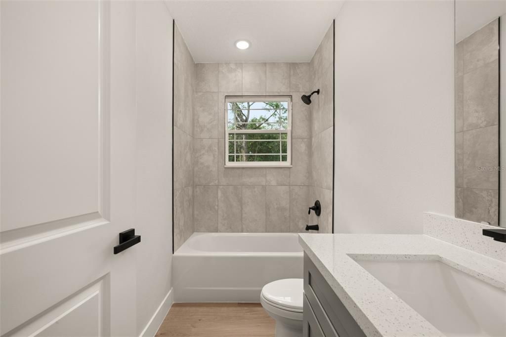 En Venta: $299,900 (4 camas, 2 baños, 1759 Pies cuadrados)