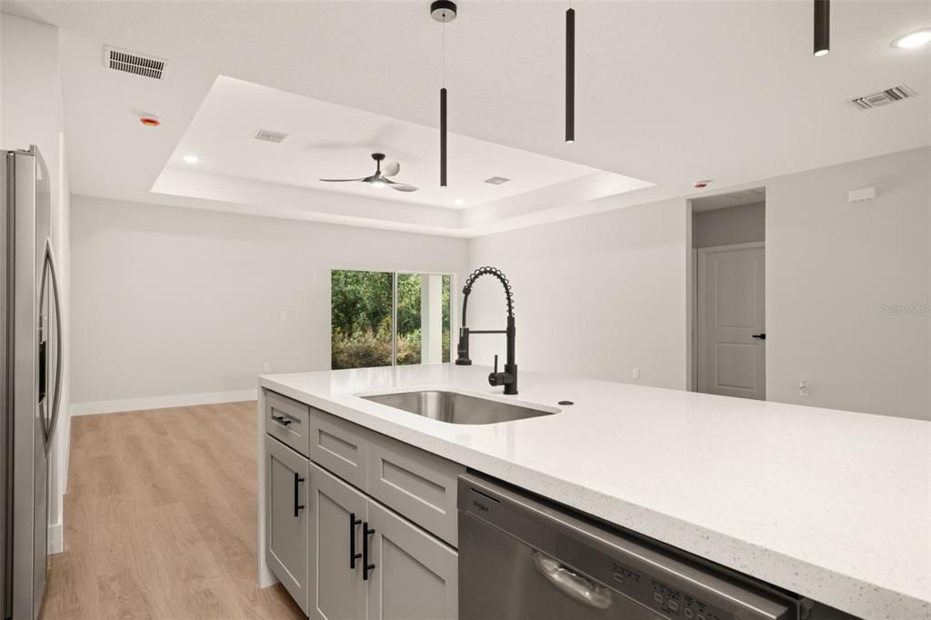 En Venta: $299,900 (4 camas, 2 baños, 1759 Pies cuadrados)