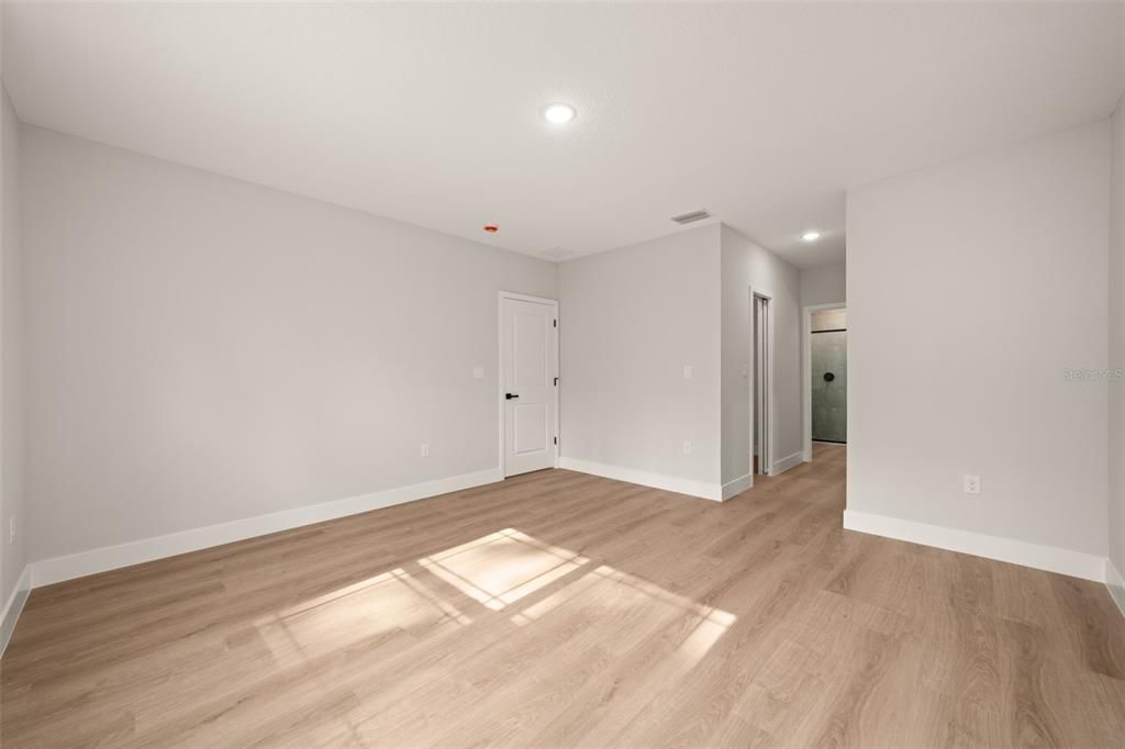 En Venta: $299,900 (4 camas, 2 baños, 1759 Pies cuadrados)