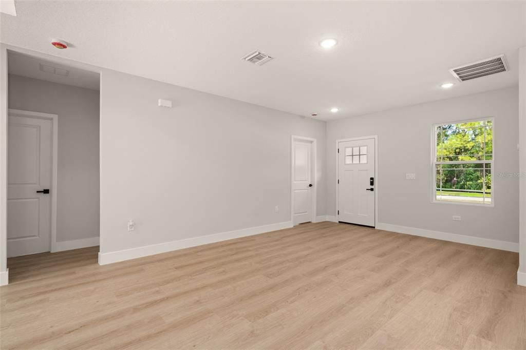 En Venta: $299,900 (4 camas, 2 baños, 1759 Pies cuadrados)