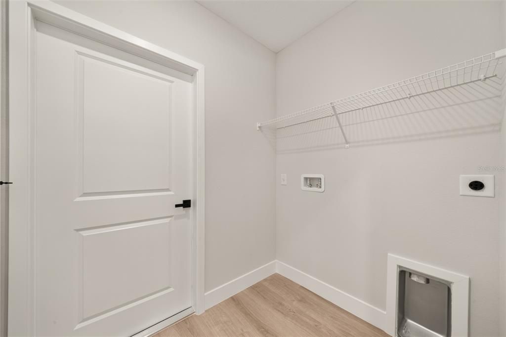 En Venta: $299,900 (4 camas, 2 baños, 1759 Pies cuadrados)