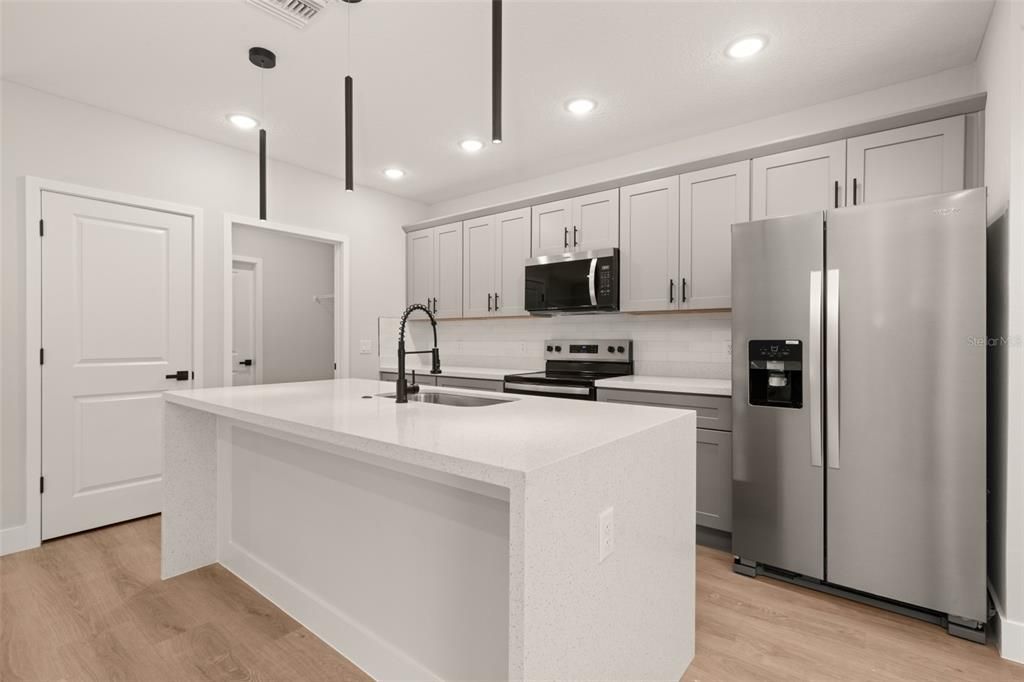 En Venta: $299,900 (4 camas, 2 baños, 1759 Pies cuadrados)