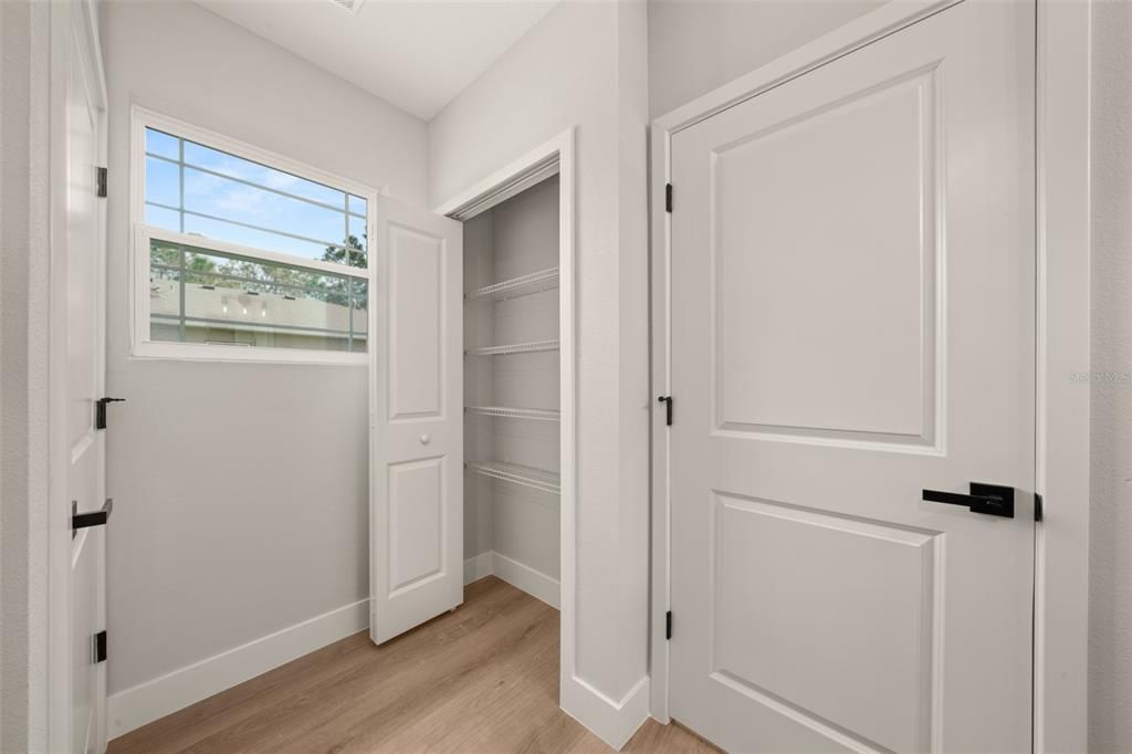 En Venta: $299,900 (4 camas, 2 baños, 1759 Pies cuadrados)