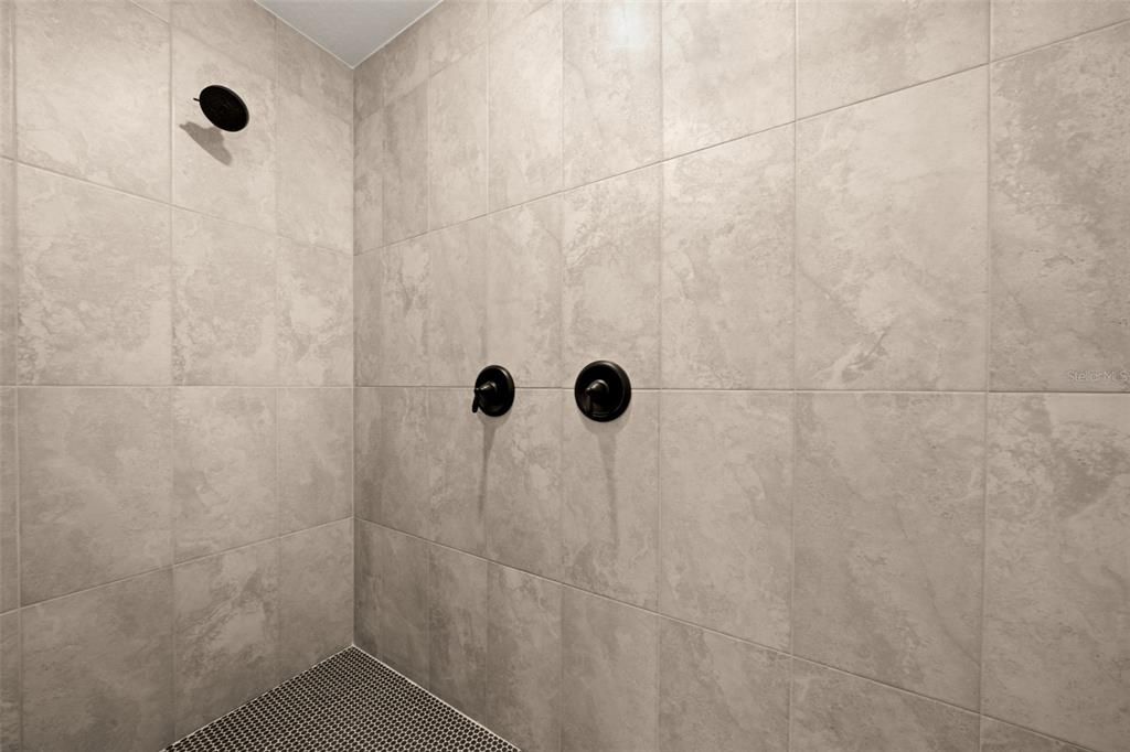 En Venta: $299,900 (4 camas, 2 baños, 1759 Pies cuadrados)