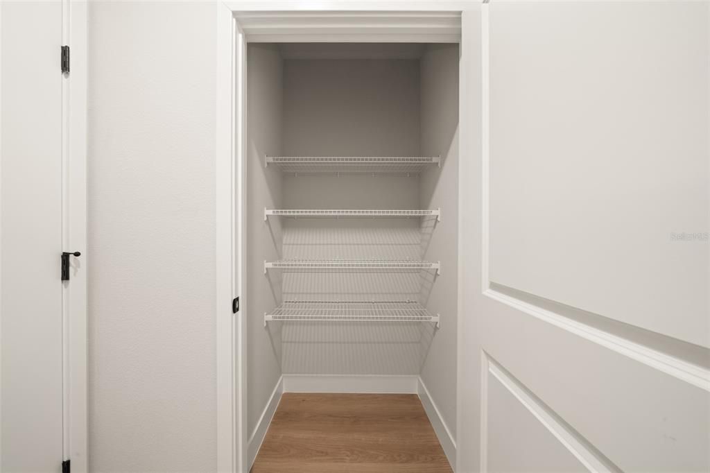 En Venta: $299,900 (4 camas, 2 baños, 1759 Pies cuadrados)