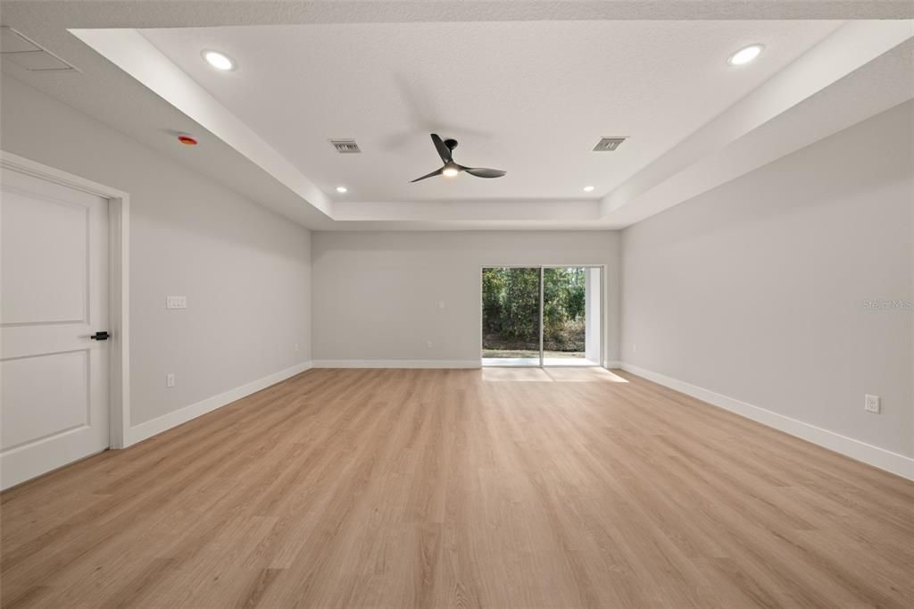 En Venta: $299,900 (4 camas, 2 baños, 1759 Pies cuadrados)