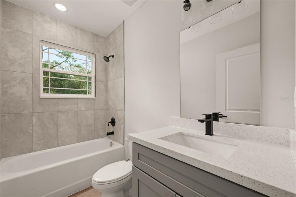 En Venta: $299,900 (4 camas, 2 baños, 1759 Pies cuadrados)