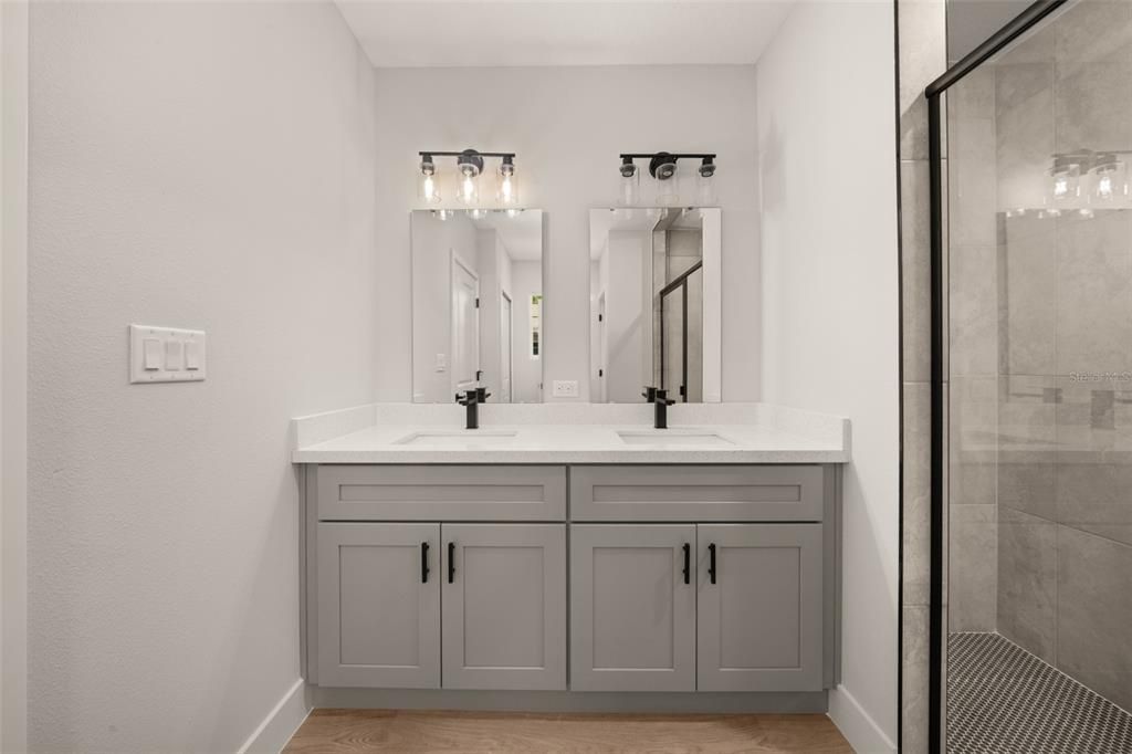 En Venta: $299,900 (4 camas, 2 baños, 1759 Pies cuadrados)