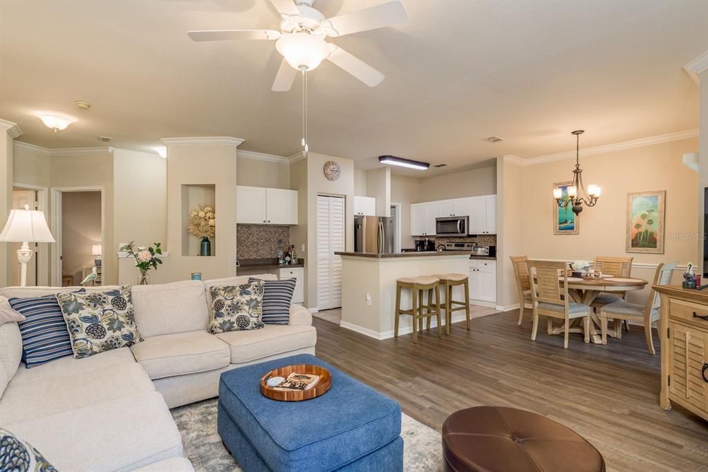 出租: $1,800 (2 贝兹, 2 浴室, 1155 平方英尺)