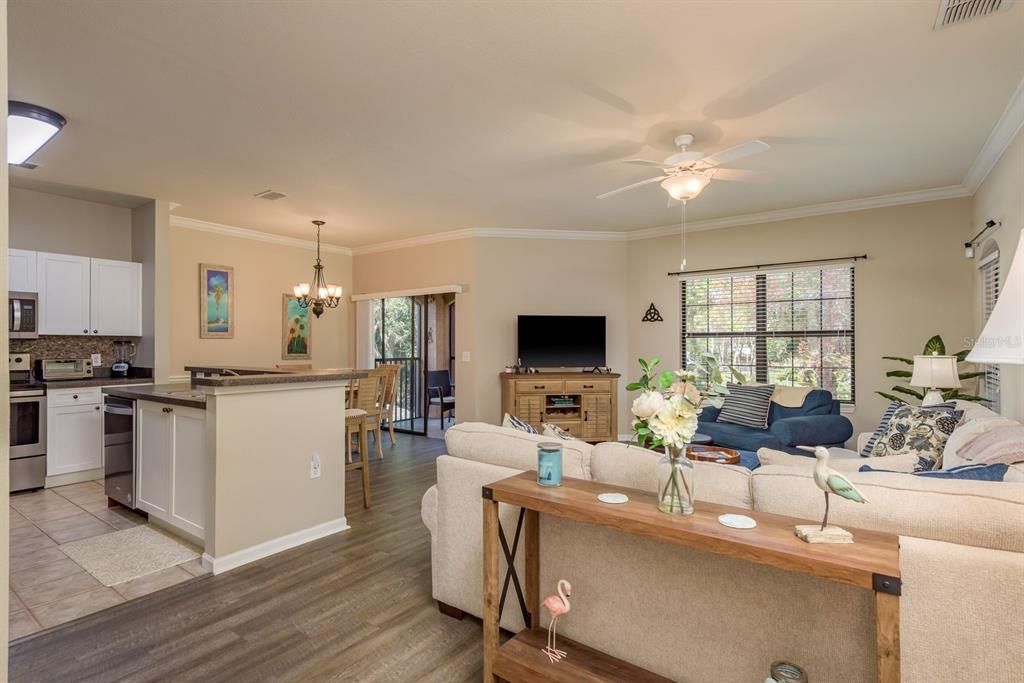 出租: $1,800 (2 贝兹, 2 浴室, 1155 平方英尺)