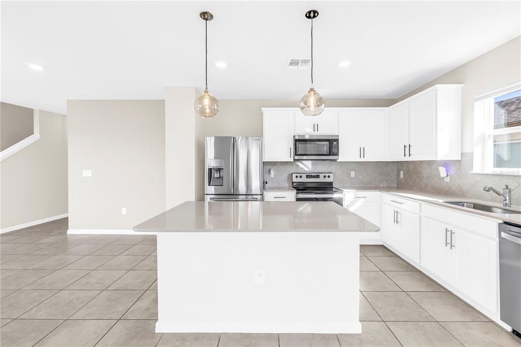 For Rent: $3,200 (4 beds, 3 baths, 2194 Square Feet)