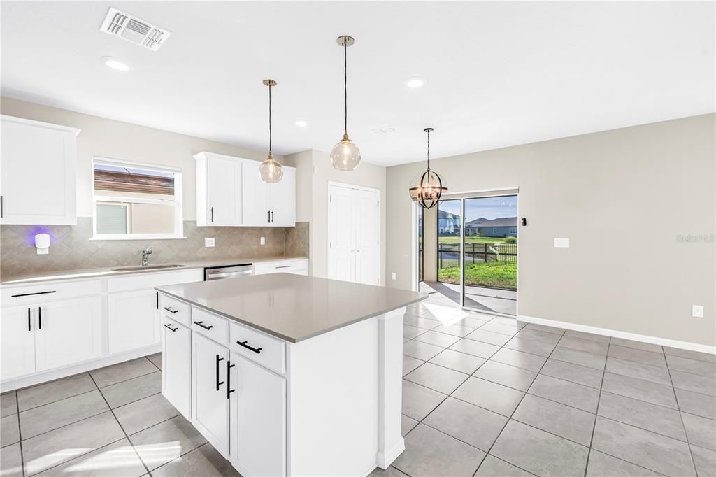 For Rent: $3,200 (4 beds, 3 baths, 2194 Square Feet)