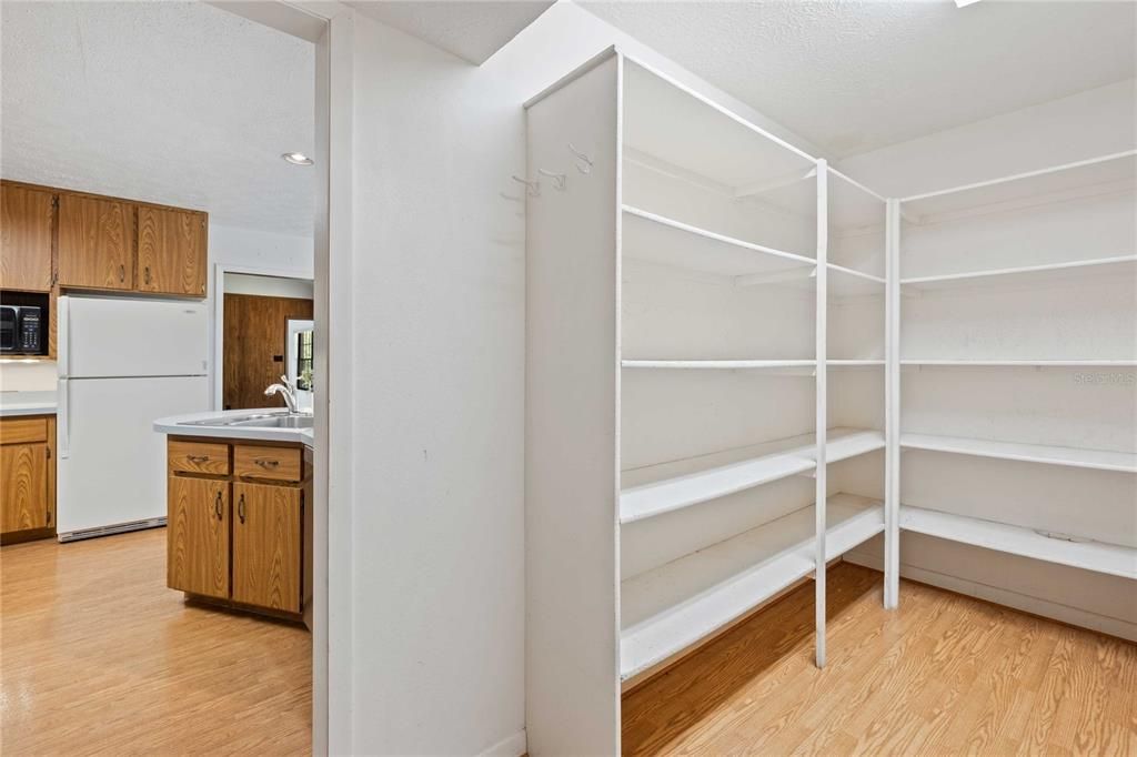 На продажу: $590,000 (3 спален, 2 ванн, 2729 Квадратных фут)