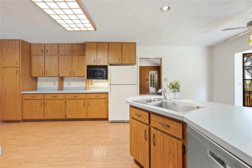 На продажу: $590,000 (3 спален, 2 ванн, 2729 Квадратных фут)