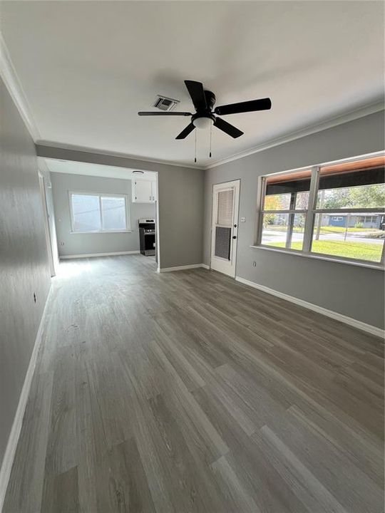 For Sale: $310,000 (2 beds, 1 baths, 852 Square Feet)